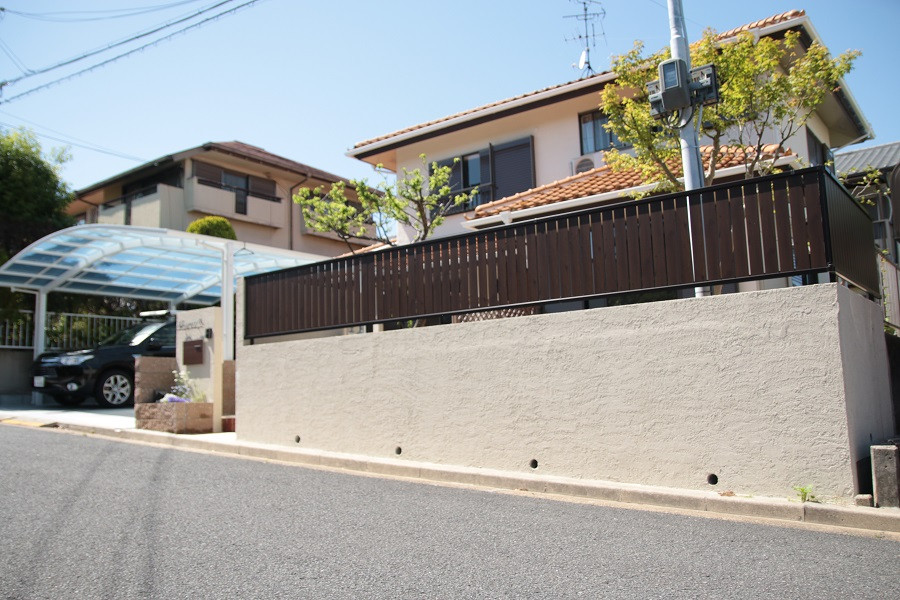 大阪府を拠点に住宅の顔となる玄関や門の工事も行います 