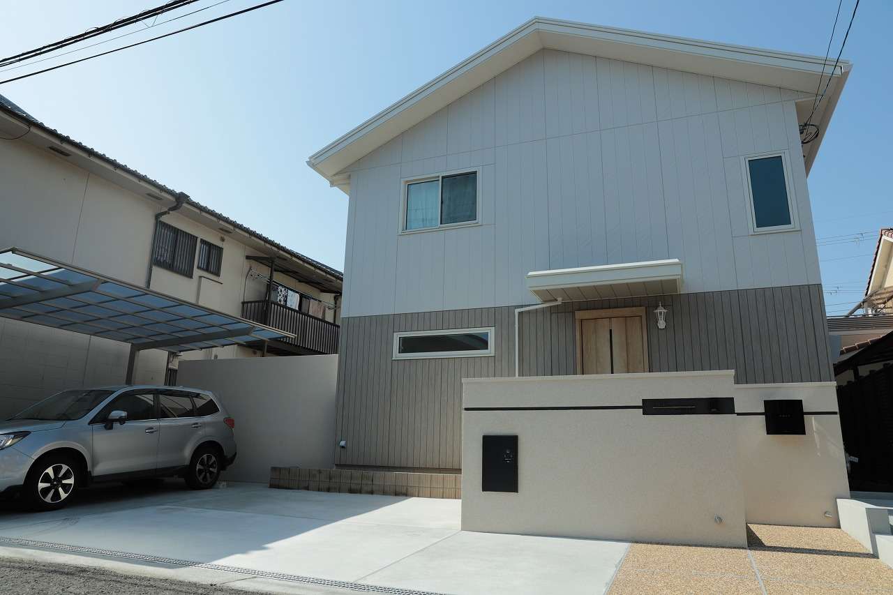大阪府八尾市で新築外構工事を施工しました。シンプルですがおしゃれな外構が出来ました。